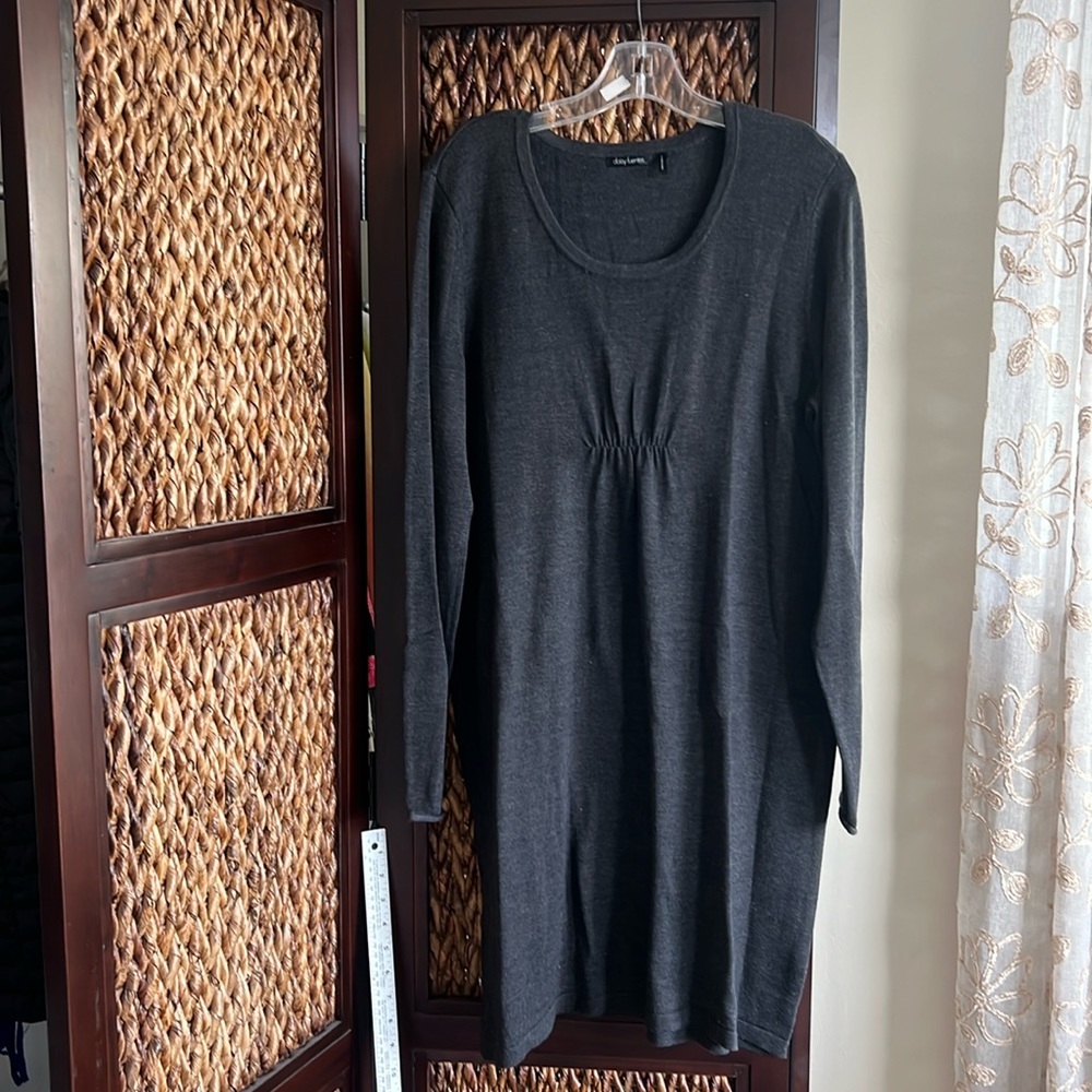 Daisy Fuentes moda sweater dress soft medium thin weight never wore too long for